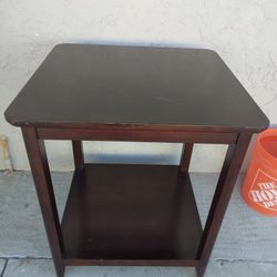 Table 26w×31h" $25 Price firm/ Mesa precio firme!