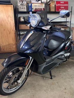 Piaggio vespa scooter
