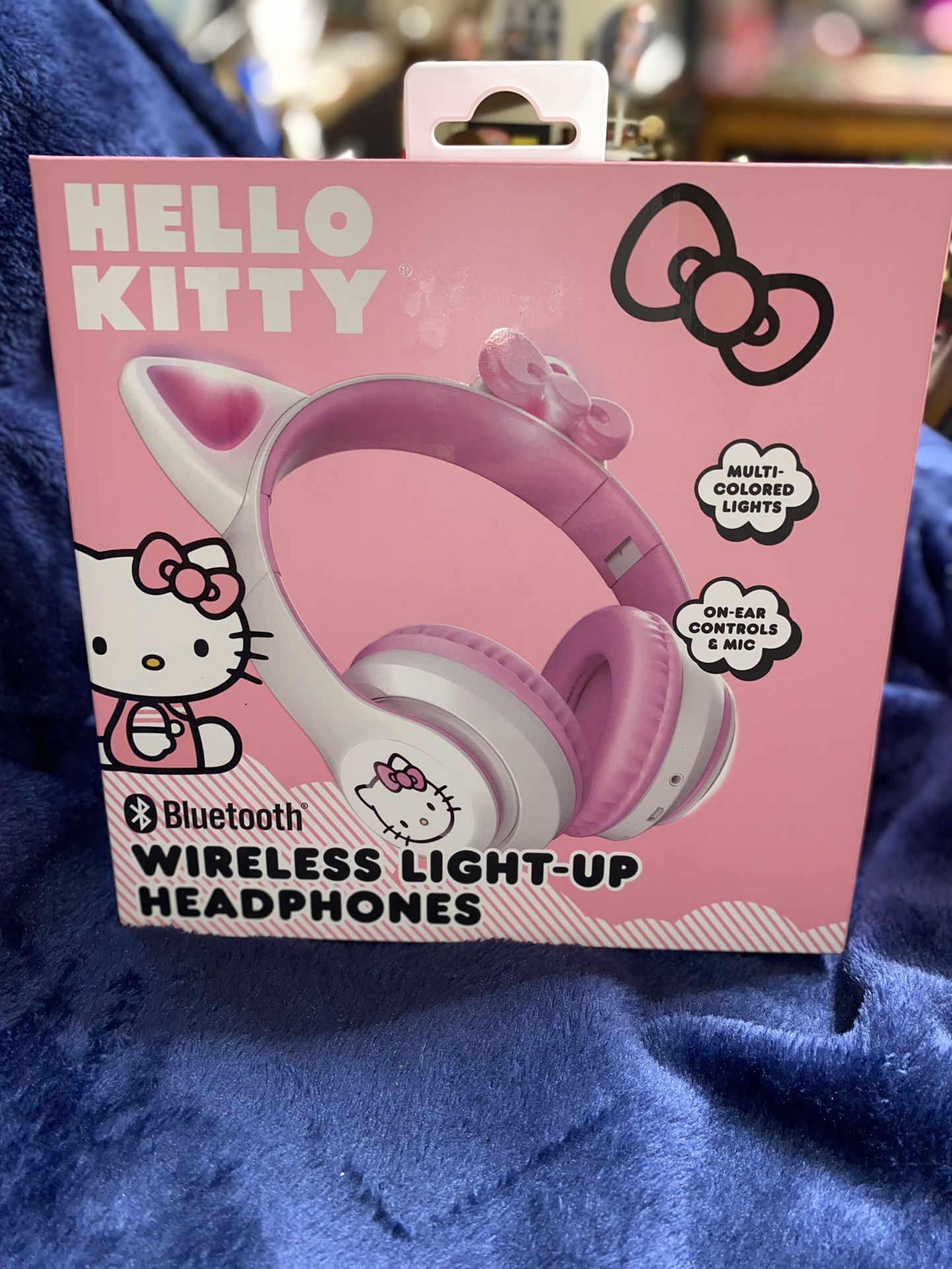Hello  Kitty Bluetooth Wireless Light Up Headphones-New In Box
