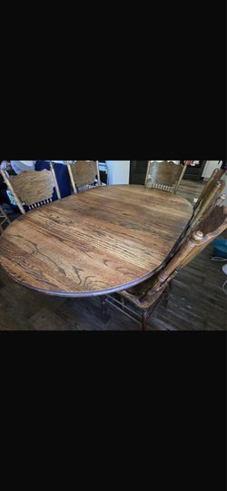 Dining room table