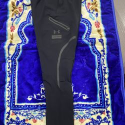 Under Armour pants with pockets sz small