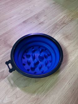 Collapsible slow feeder dog bowl