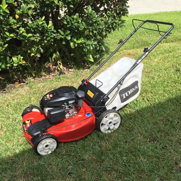 2015 Toro Recycler 22” Self Propelled Lawn Mower for Sale in Tampa, FL