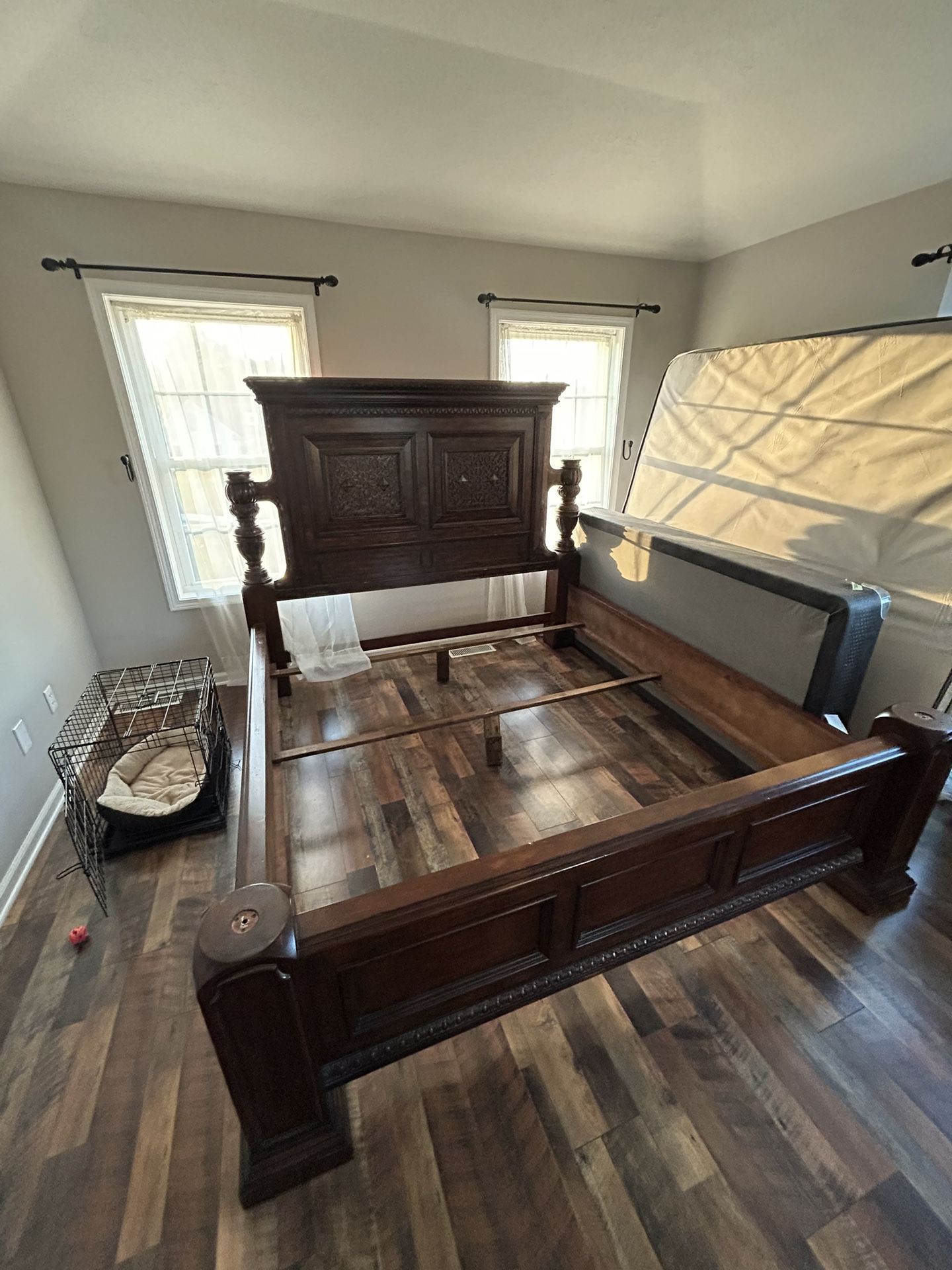 King/Queen size wooden bed frame