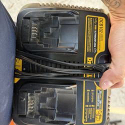 Dewalt Dual Charger DCB102
