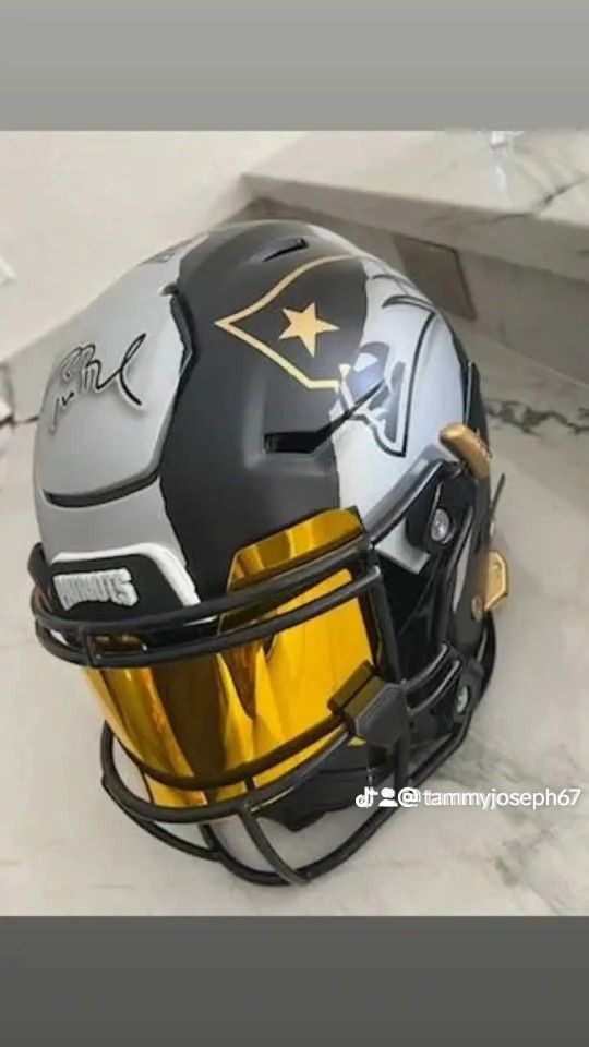 Tom Brady Autographed Speed flex Helmet