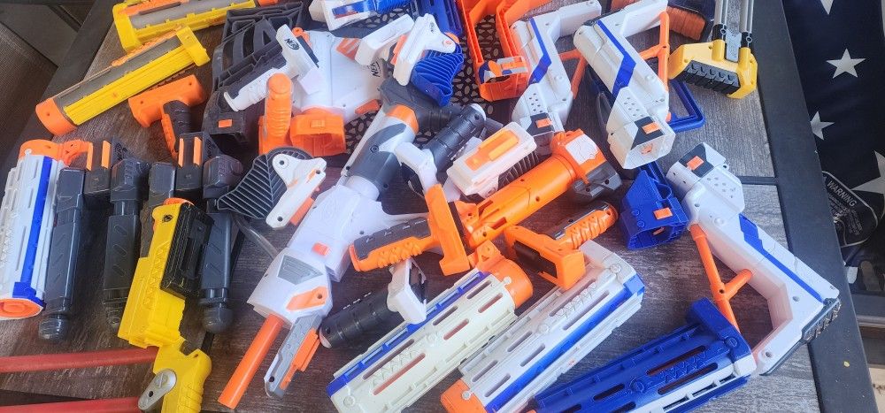 Nerf BLASTERS STOCK AND GRIP ATTACHMENTS