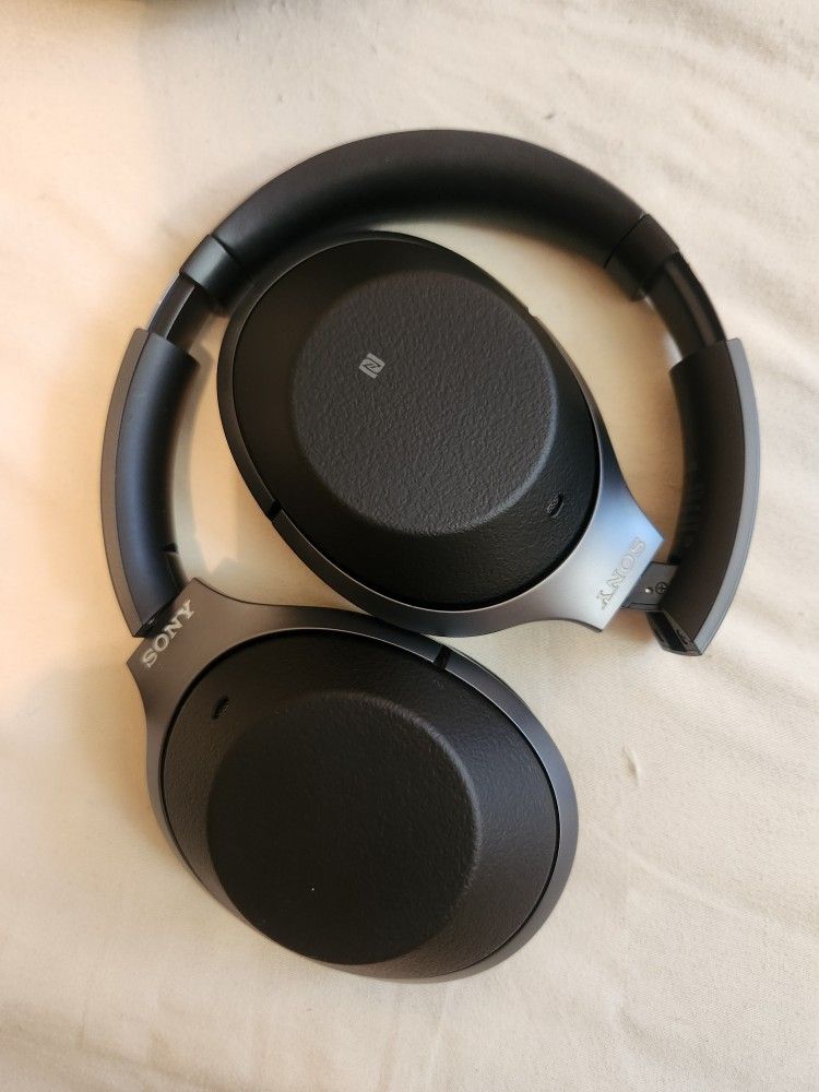 Sony WH1000XM2 Wireless noise canceling Headphones