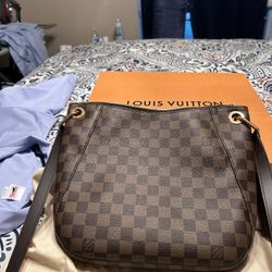 Louis Vuitton    AUTHENTIC 