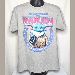 Star Wars The Mandalorian Grogu Graphic Tee T-Shirt Medium