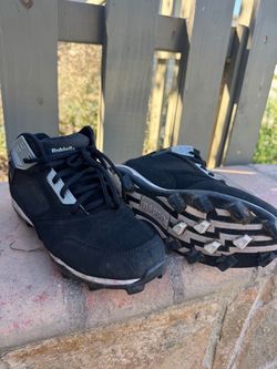 Sports cleats
