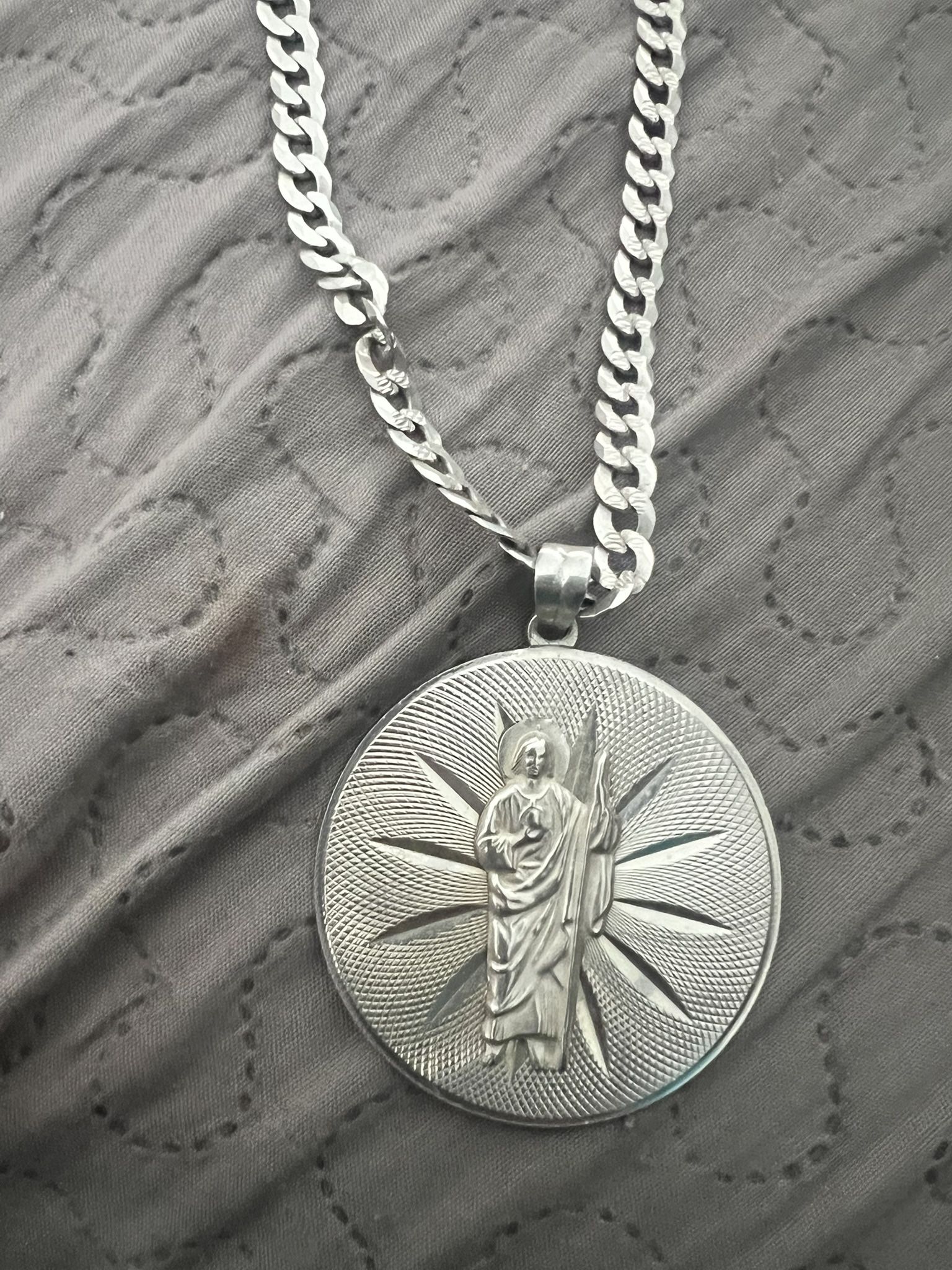 Silver Chain And Pedante