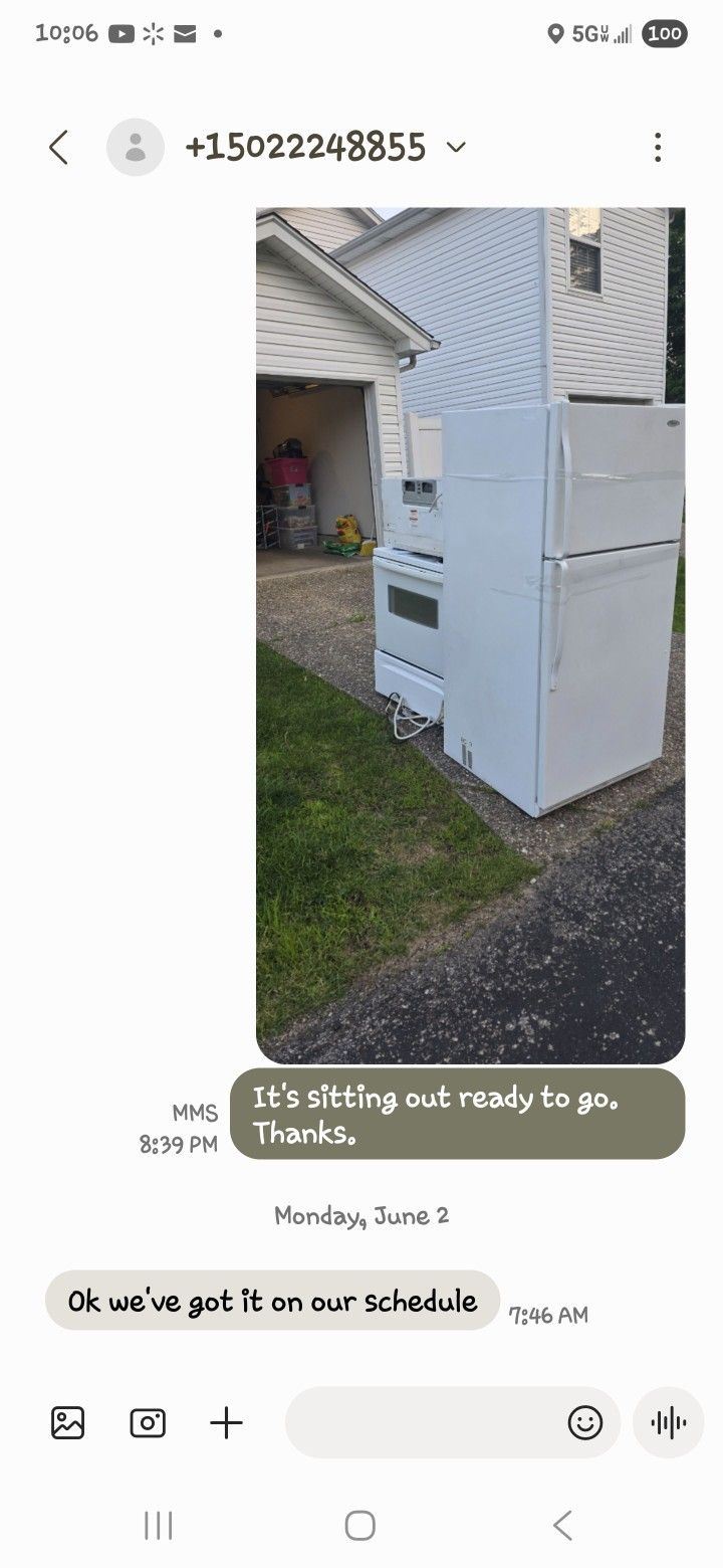 Free KItchen Appliances! (Non Working Refrigerator) Working Stove And Microwave