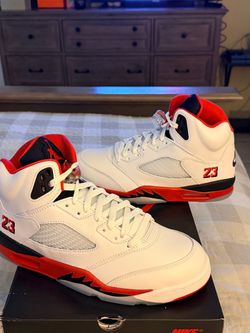 Air Jordan 5 ‘fire red’ size 10. Deadstock. 200