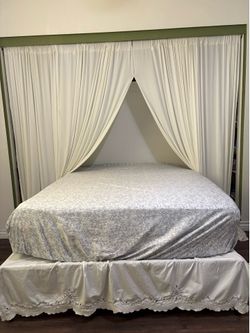 Full size mattress/ Base / Topper