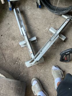 Ladder jacks