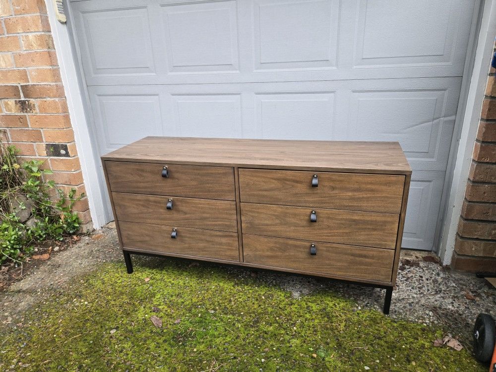 Modern Solid Wood Dresser