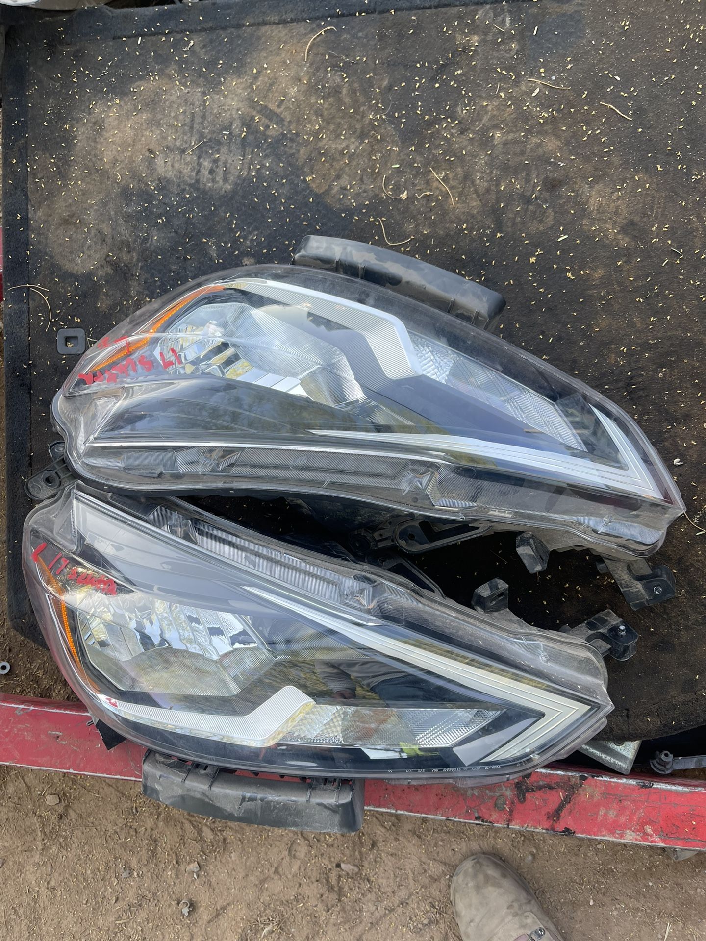 2017 Nissan Sentra left and right Headlights