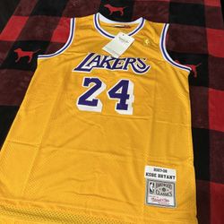 Size L Kobe Bryant Mitchell and ness throwback jersey