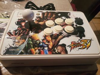 Mad Catz Street Fighter IV Arcade Fightstick Xbox 360 Standard Edition with street fighter 4 video game included