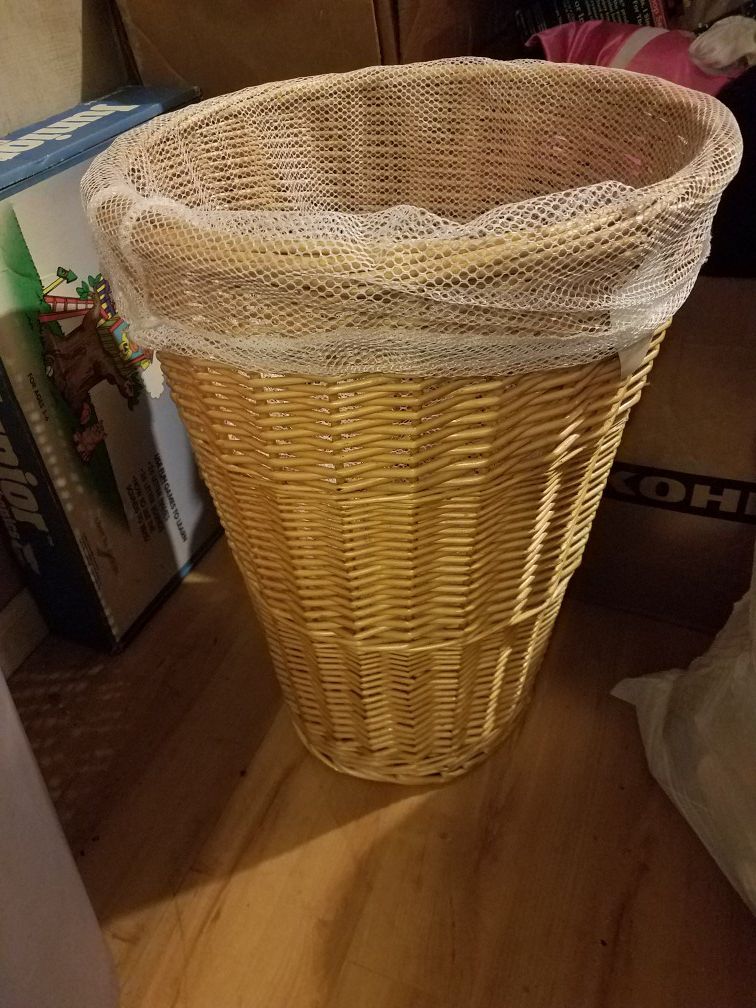 Wicker clothes basket