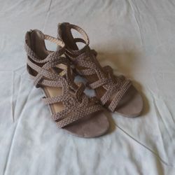 Women's Size 8 Beautiful Suede Sandles