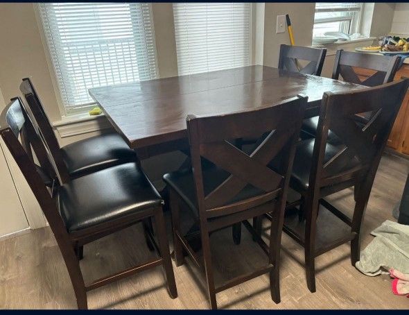 Dining Table And 6 Chairs