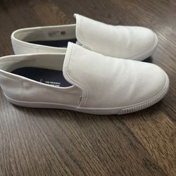 Gently Used TOMS