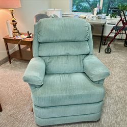 LA-Z Boy Recliner In Mint Condition!