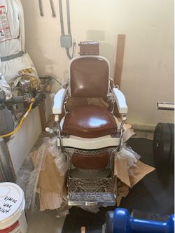 Vintage 60s barber chair really good condition