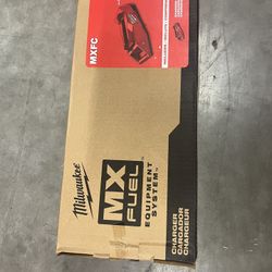 Milwaukee MX Charger Fuel