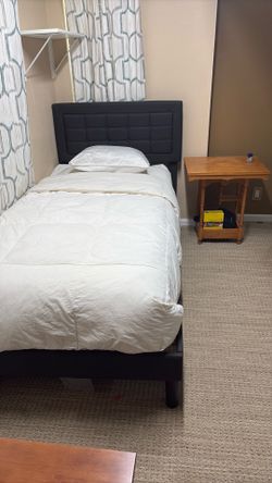 Twin bed with Mattress and sheets