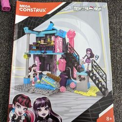 Mega Construx Monster High School Fang Out