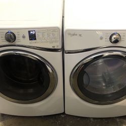 Whirlpool high-capacity washer and dryer, like new. Delivery available. Warranty included.