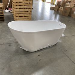 67” Bathtub Made Of Fiberglass And Acrylic 