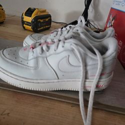 1y white Nike Shoes