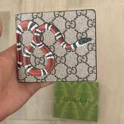 gucci wallet