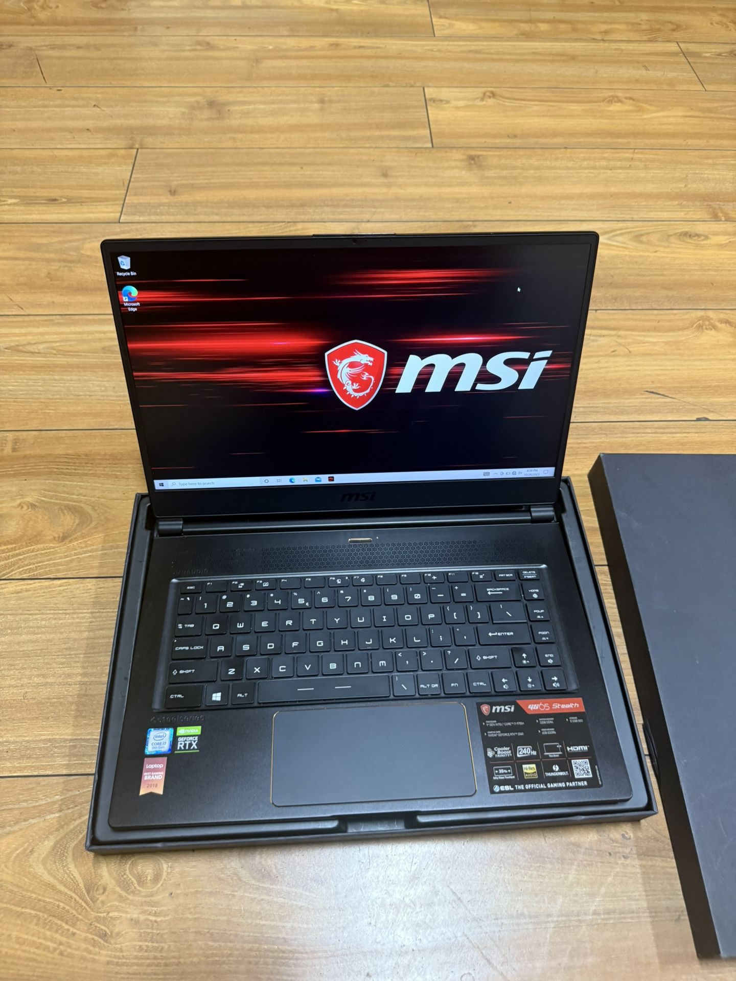 MSI GS65 Stealth MS-16Q4 15.6" i7-9750H 2.6GHz 32GB RAM 512GB SSD RTX 2060 240Hz.