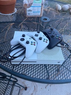 Xbox one S  781GB MEMORY