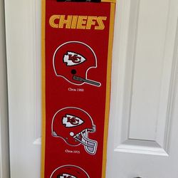 kansas city chiefs wool banner with dowel and cord 8"x32" brand new