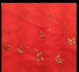 10k.gold. butterfly charm necklace.