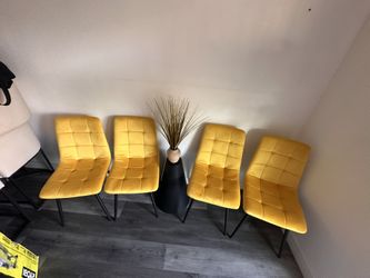 4- velvet dining chairs yellow ((free Delivery))🚚🚚