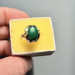 Wow 🤩 !! Vintage Ring With Green Stone Set In 925 Sterling Silver !