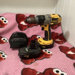 Dewalt 18V Drill Charging Station And Batteries 