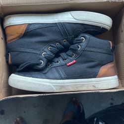 Kids Levi Sneakers Size 2