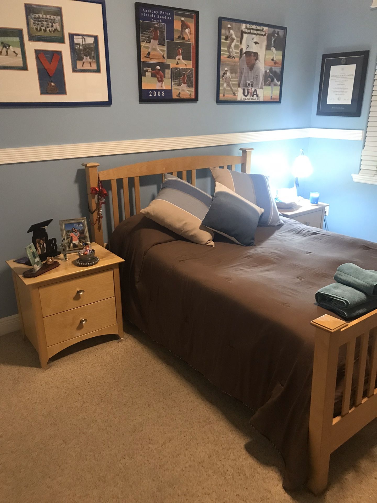 BEDROOM SET - color honey maple