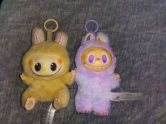 2 labubus