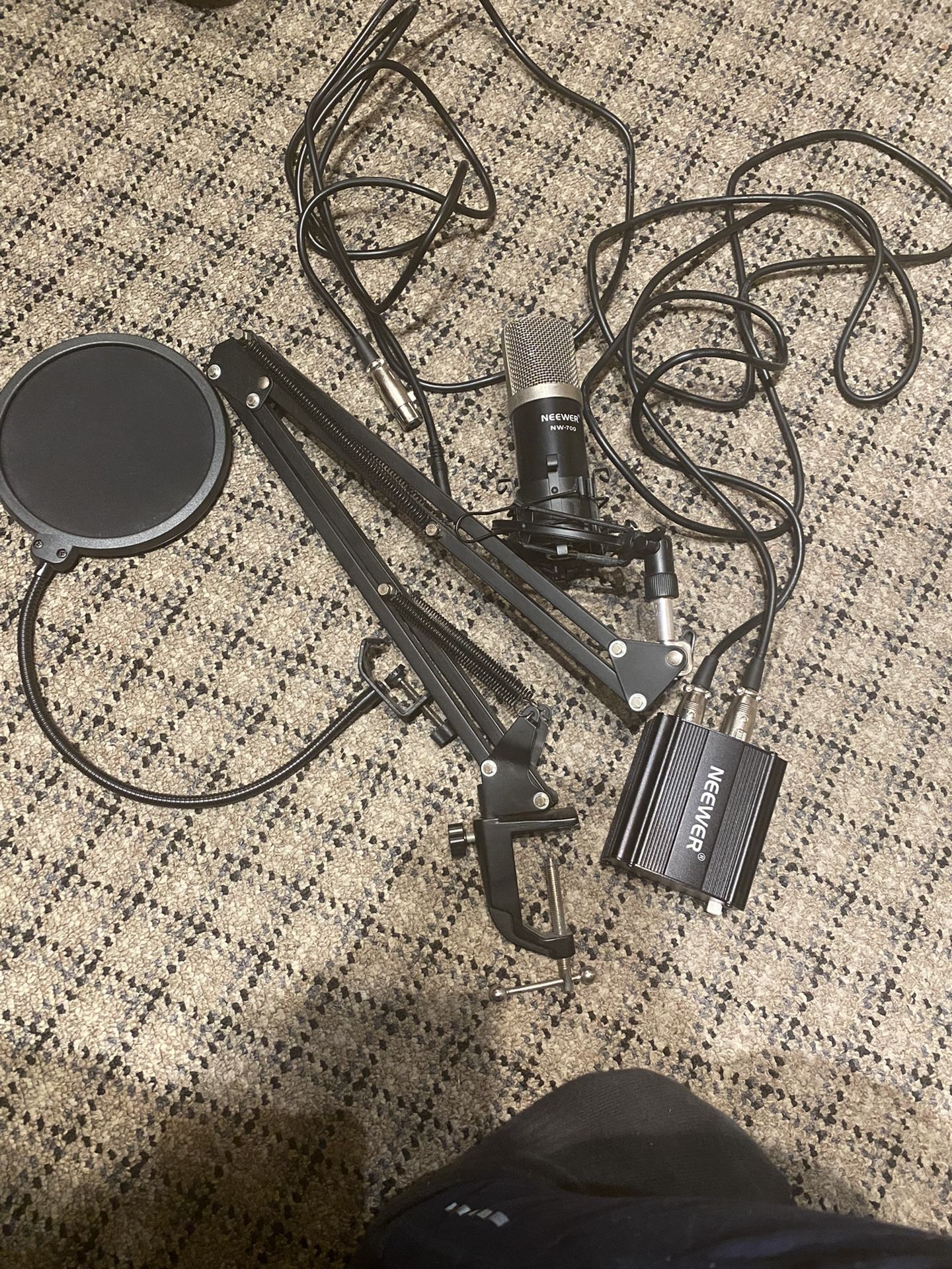 Neewer NW-700 Professional Recording Mic And Receiver