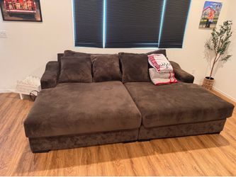 Beautiful 2 piece love seat couch