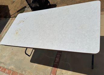 Foldable table